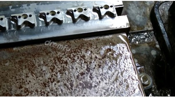 铁件发黑用油性防锈油保证金属表面质量！